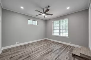 117 Broken Bough Ln, Conroe, TX 77304 - Photo 17