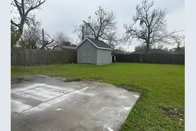 208 Walnut Street, Lake Jackson, TX 77566 - Photo 9