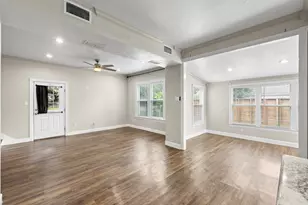 901 Melbourne St, Houston, TX 77022 - Photo 5