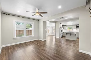 901 Melbourne St, Houston, TX 77022 - Photo 7
