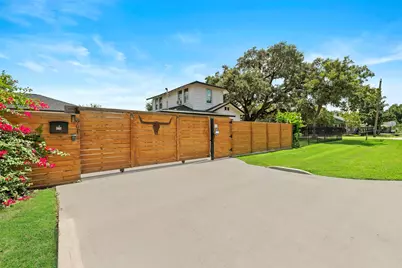 901 Melbourne Street, Houston, TX 77022 - Photo 3