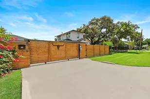 901 Melbourne St, Houston, TX 77022 - Photo 3