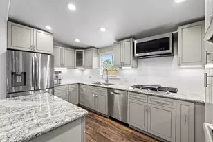 901 Melbourne St, Houston, TX 77022 - Photo 9