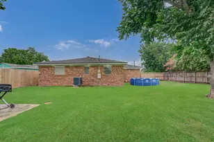 2615 6th Ave N, Texas City, TX 77590 - Photo 33