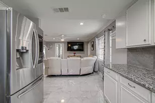 2615 6th Ave N, Texas City, TX 77590 - Photo 11