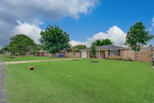 2615 6th Ave N, Texas City, TX 77590 - Photo 31