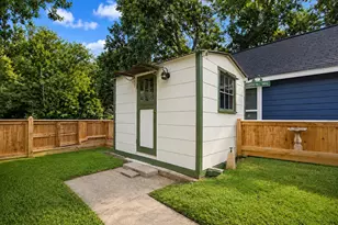 304 Foster St, Tomball, TX 77375 - Photo 25