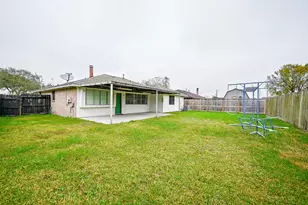 805 River Creek Dr, La Porte, TX 77571 - Photo 19