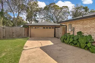 1426 Antigua Ln, Nassau Bay, TX 77058 - Photo 5