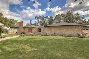 1426 Antigua Ln, Nassau Bay, TX 77058 - Photo 3