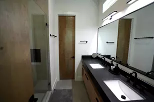 2205 Staples St, Houston, TX 77026 - Photo 9