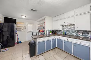 917 Alvin St, Pasadena, TX 77506 - Photo 13