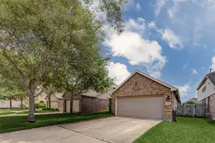 3037 Hawthorne Glen Ln, Dickinson, TX 77539 - Photo 3