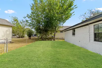 719 E 40th 1/2 Street, Houston, TX 77022 - Photo 33