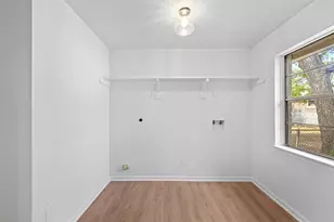 719 E 40th 1/2 St, Houston, TX 77022 - Photo 31