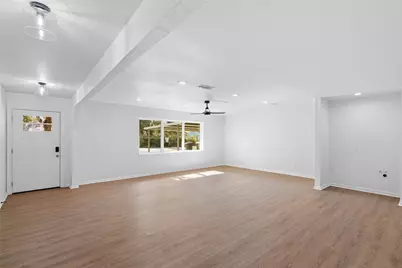 719 E 40th 1/2 Street, Houston, TX 77022 - Photo 9