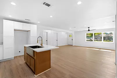 719 E 40th 1/2 Street, Houston, TX 77022 - Photo 17