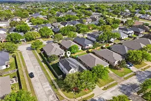 422 Abbey, League City, TX 77573 - Photo 3