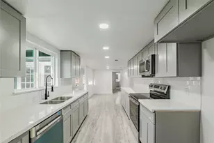 2210 Stillmeadow Dr, Missouri City, TX 77489 - Photo 9