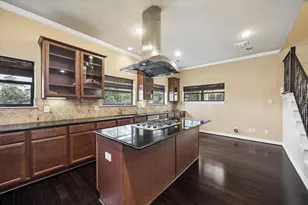 2041 W 14th 1/2 St, Houston, TX 77008 - Photo 15