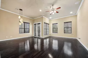 2041 W 14th 1/2 St, Houston, TX 77008 - Photo 3