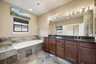 2041 W 14th 1/2 St, Houston, TX 77008 - Photo 25