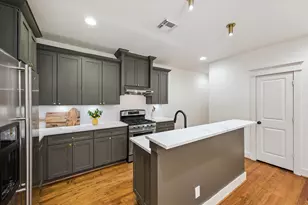 636 E 6th 1/2 St, Houston, TX 77007 - Photo 3