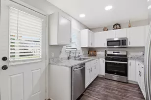 9519 Maple Green Ln, Houston, TX 77044 - Photo 9