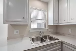 5951 S Loop E, Houston, TX 77033 - Photo 31