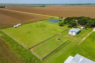 8711 Co Rd 403, El Campo, TX 77437 - Photo 3