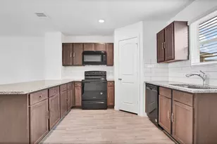 16963 Marie Vlg Dr, Conroe, TX 77306 - Photo 11