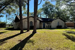 413 Elm Dr, Ganado, TX 77962 - Photo 1