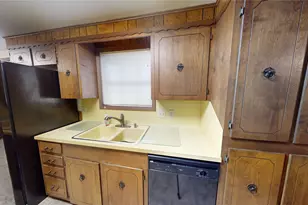 413 Elm Dr, Ganado, TX 77962 - Photo 11