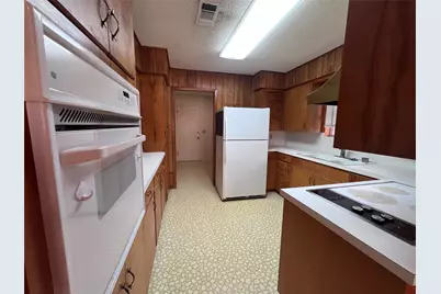 626 N Resident Street, Wharton, TX 77488 - Photo 11