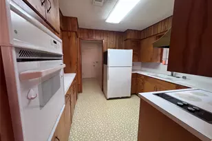626 N Resident St, Wharton, TX 77488 - Photo 11
