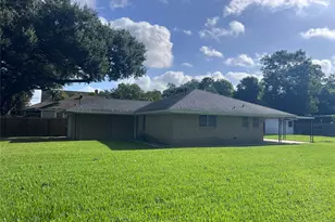 626 N Resident St, Wharton, TX 77488 - Photo 3