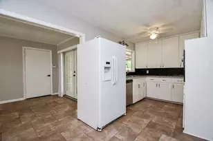 9614 Larston St, Houston, TX 77055 - Photo 11