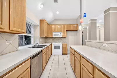 9910 Ripple Lake Drive, Houston, TX 77065 - Photo 11