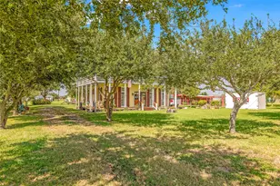 813 Nelson Ave, Port Bolivar, TX 77650 - Photo 5