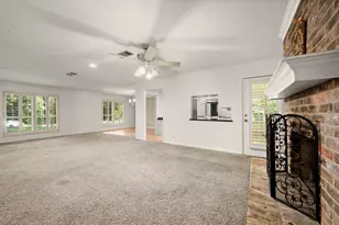 108 Hereford Dr, Conroe, TX 77304 - Photo 7