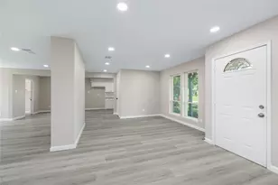 9806 Sagebark Dr, Houston, TX 77089 - Photo 9