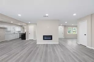 9806 Sagebark Dr, Houston, TX 77089 - Photo 17