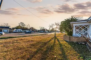 7609 Park Pl Blvd, Houston, TX 77087 - Photo 9