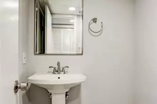 2120 Wilcrest Dr, Houston, TX 77042 - Photo 11