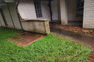 7211 Log View Dr, Houston, TX 77040 - Photo 3