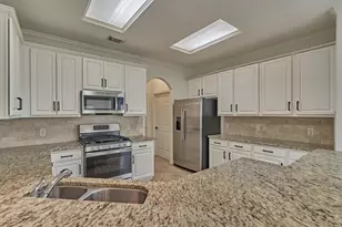 98 N Country Gate Cir, The Woodlands, TX 77384 - Photo 15