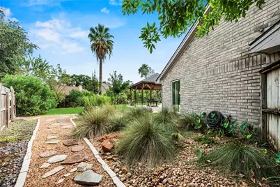 2418 Pebbledowne Circle, Sugar Land, TX 77478 - Photo 37