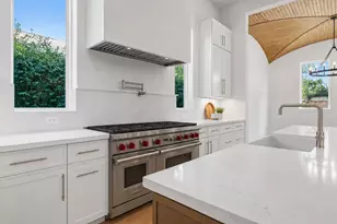 1002 E 25th St, Houston, TX 77009 - Photo 9
