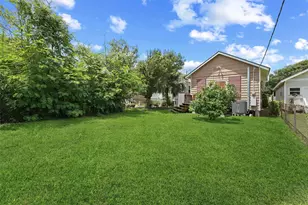 2212 32nd St, Galveston, TX 77550 - Photo 23