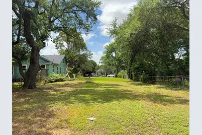22 5th Avenue N, Texas City, TX 77590 - Photo 5